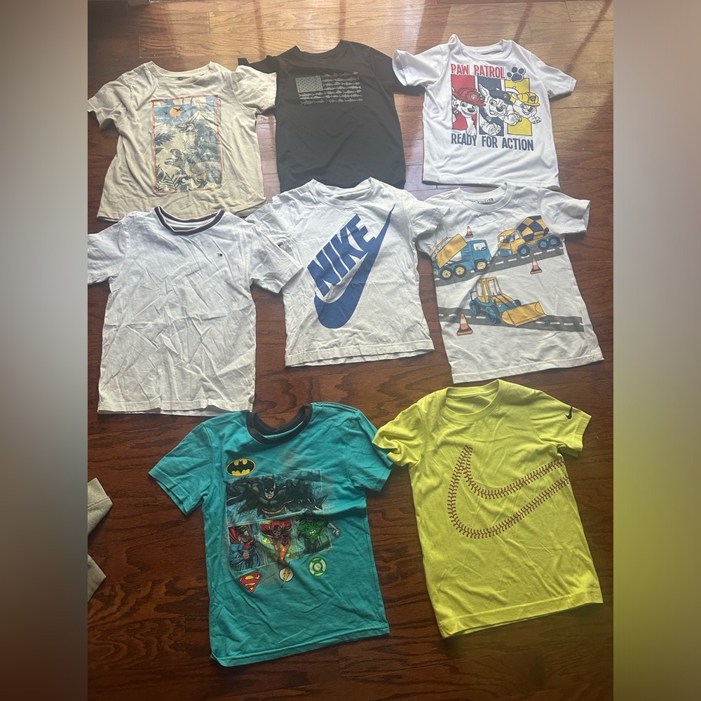 Nike Boys' White T-Shirt with Blue Swoosh Logo 8pcs Size 7